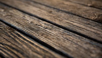 Szczotkowanie drewna - jak postarzyć powierzchnię?